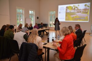 Direktør Kari-Jussie Lønning orienterer om Modum Bad