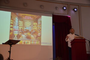 Lege og forsker Mikkel Eielsen snkker om terapeutlaboratorium fra talerstolen i Festsalen.