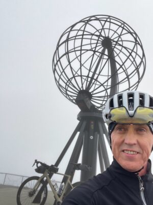 John-Erling Johansen startet sin sykkeltur på Nordkapp.